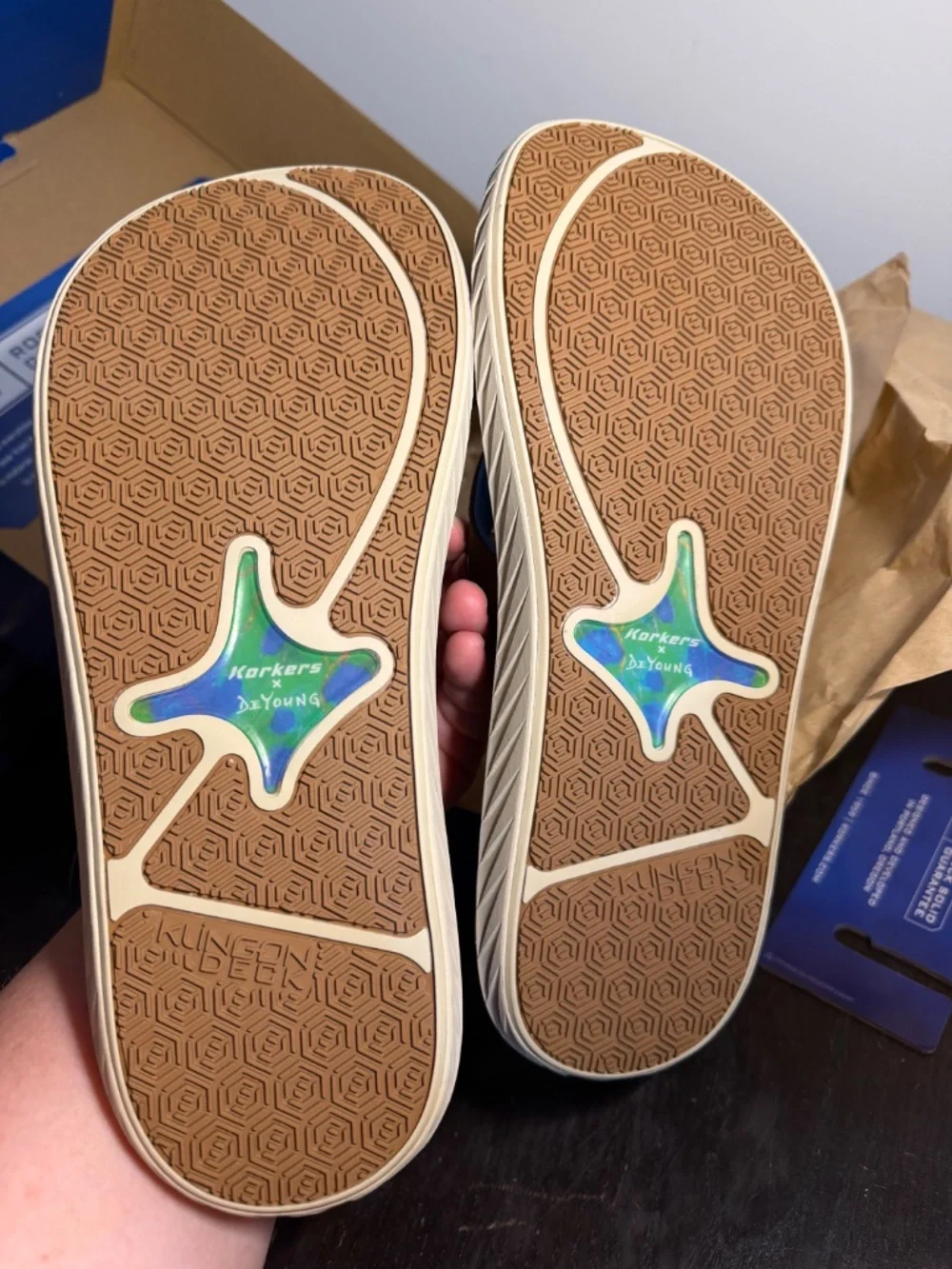 Korkers Fish Flip Dorado Sandals Flip Flops Blue/Green/Yellow Mens 10